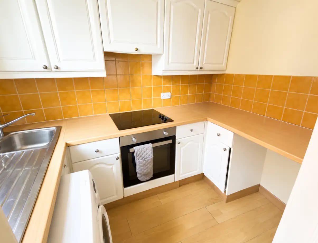 property photo 5 of 13