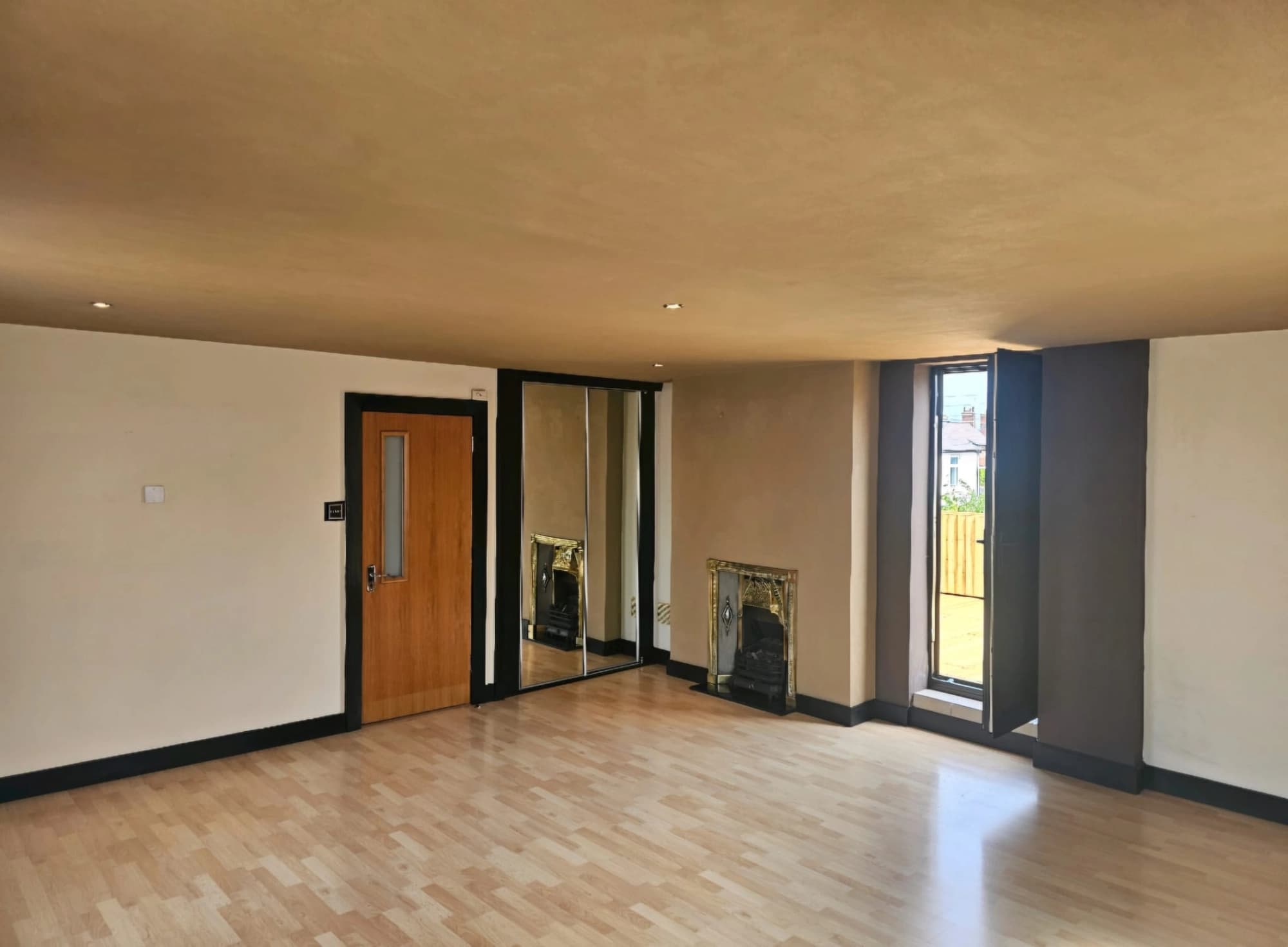 property photo 11 of 15