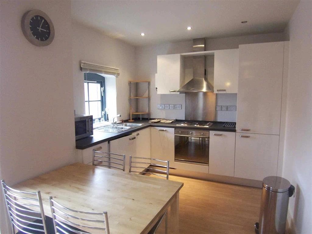 property photo 5 of 6
