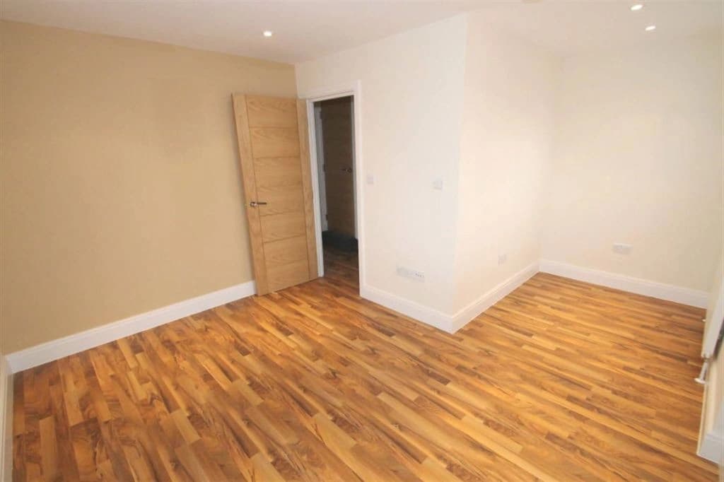property photo 5 of 6