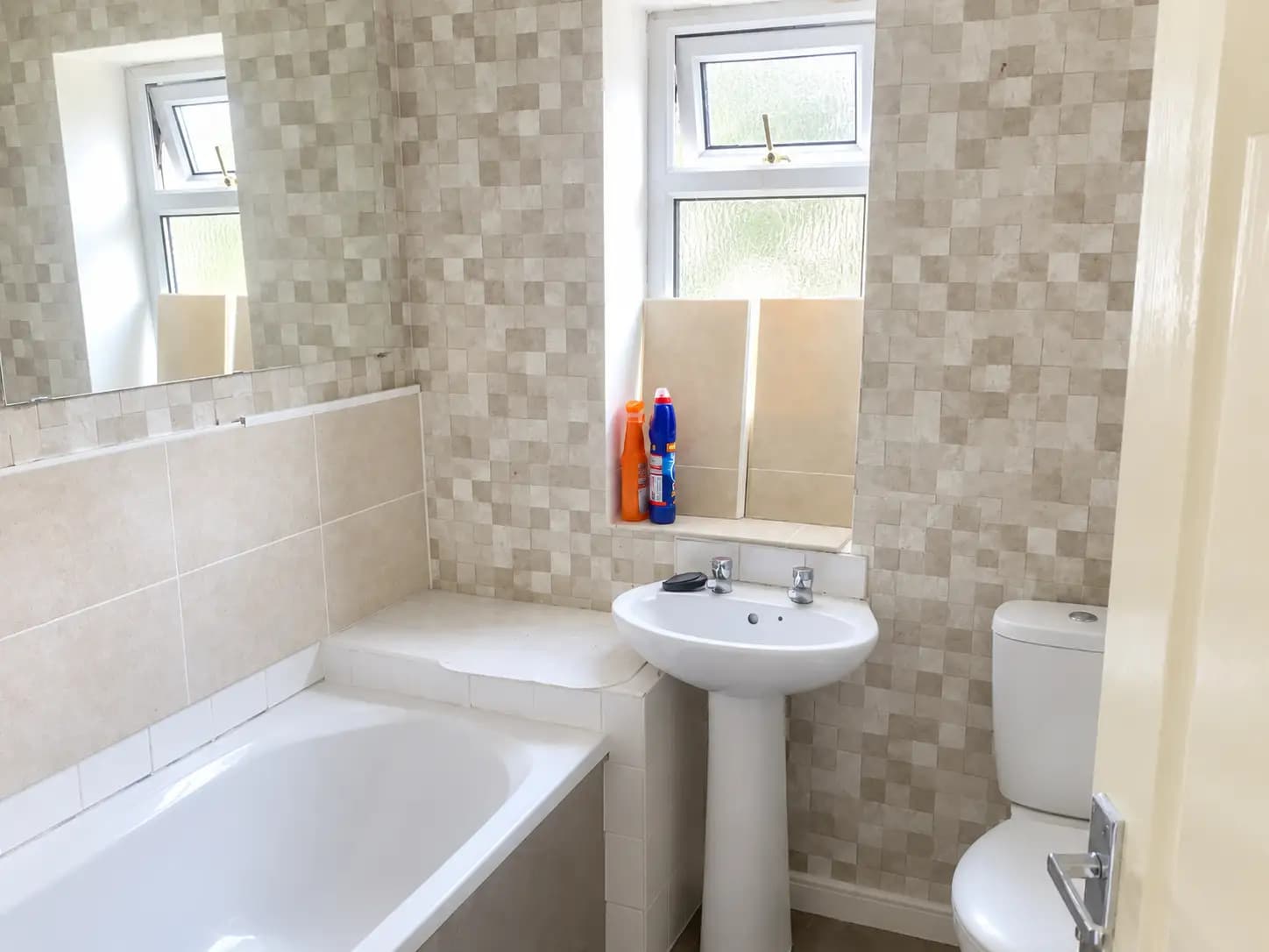 property photo 5 of 11