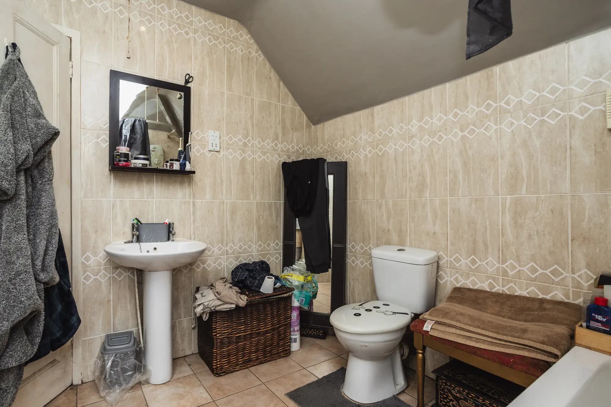 property photo 8 of 19