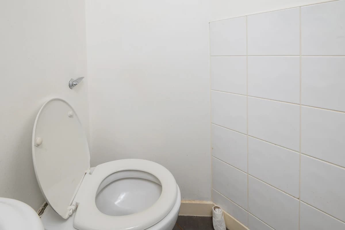 property photo 8 of 18