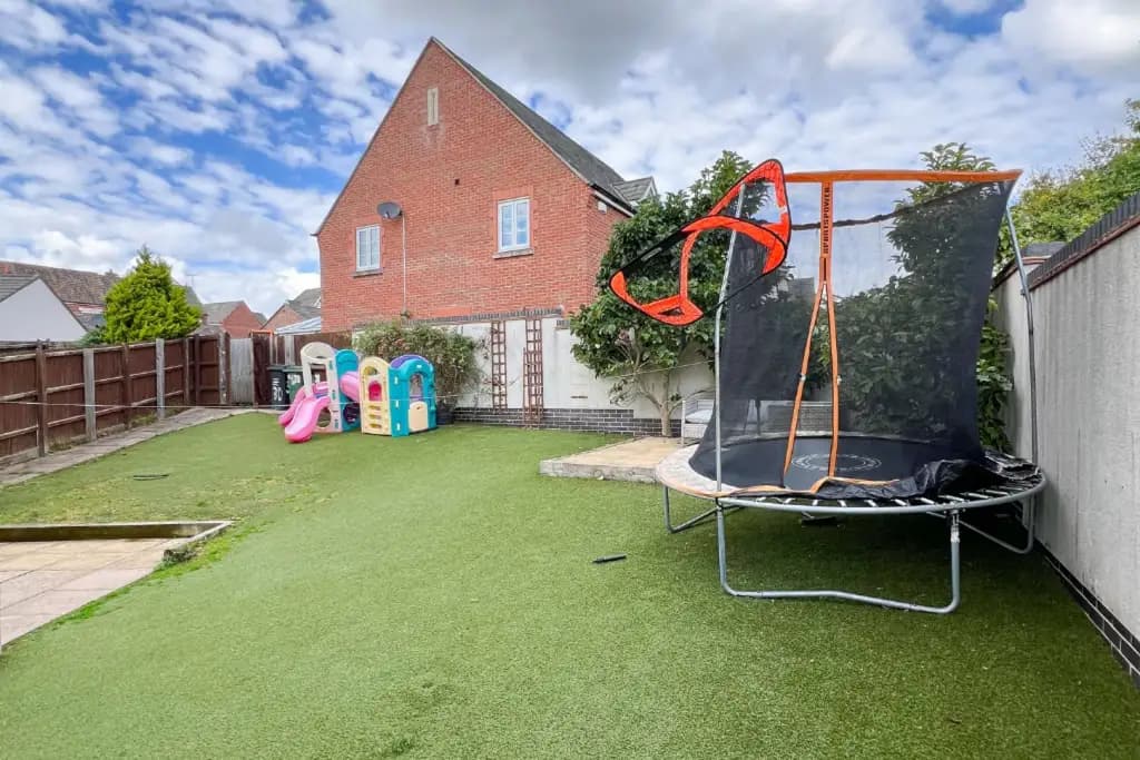 property photo 10 of 11