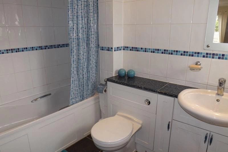 property photo 4 of 11