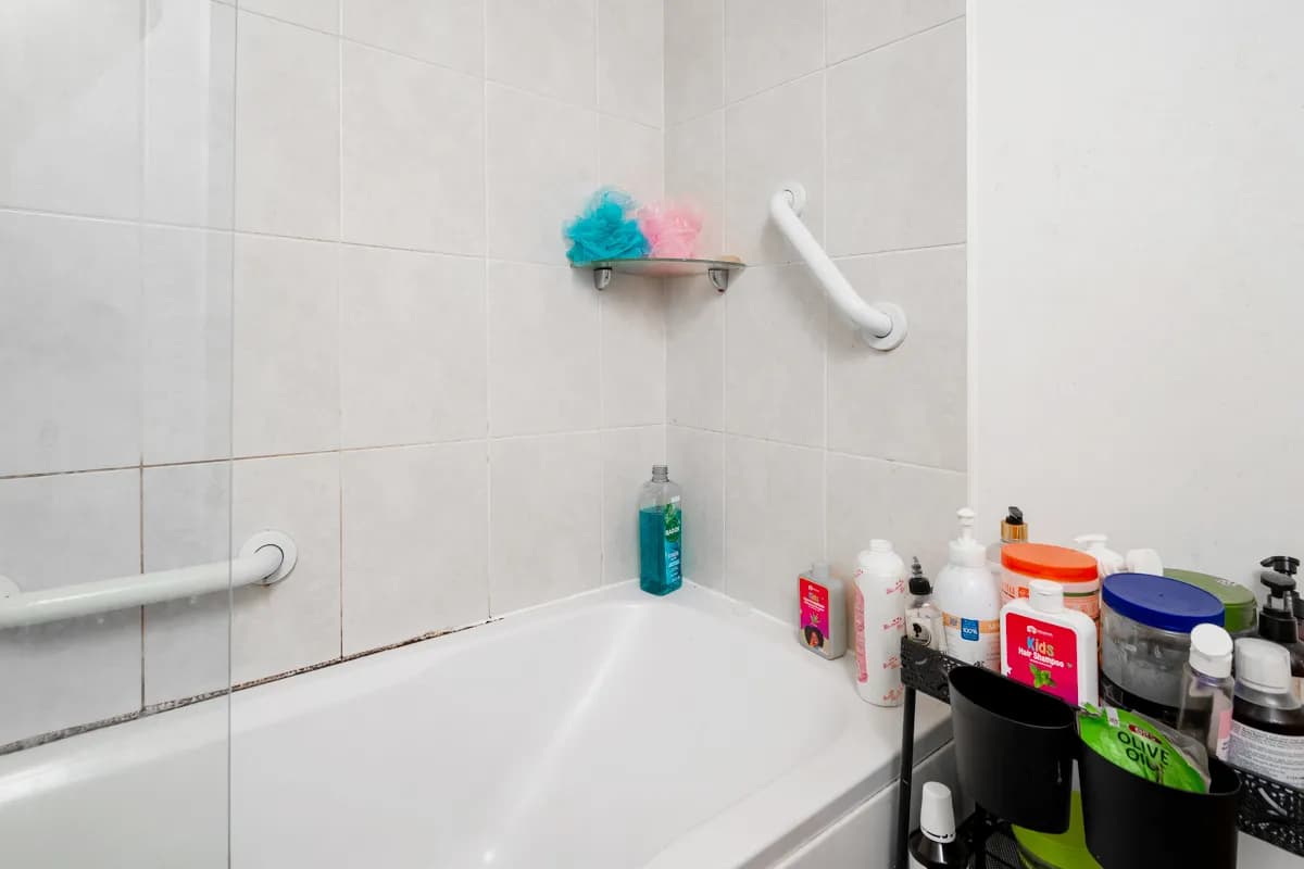 property photo 7 of 18
