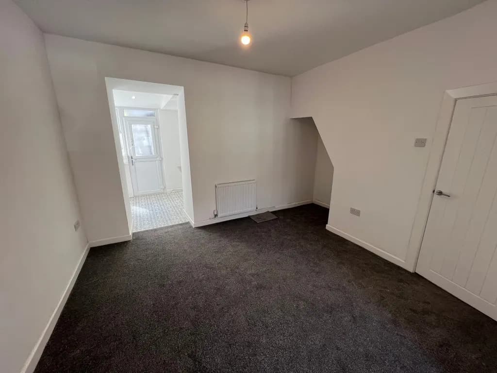 property photo 4 of 21