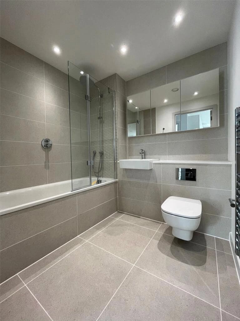 property photo 7 of 19