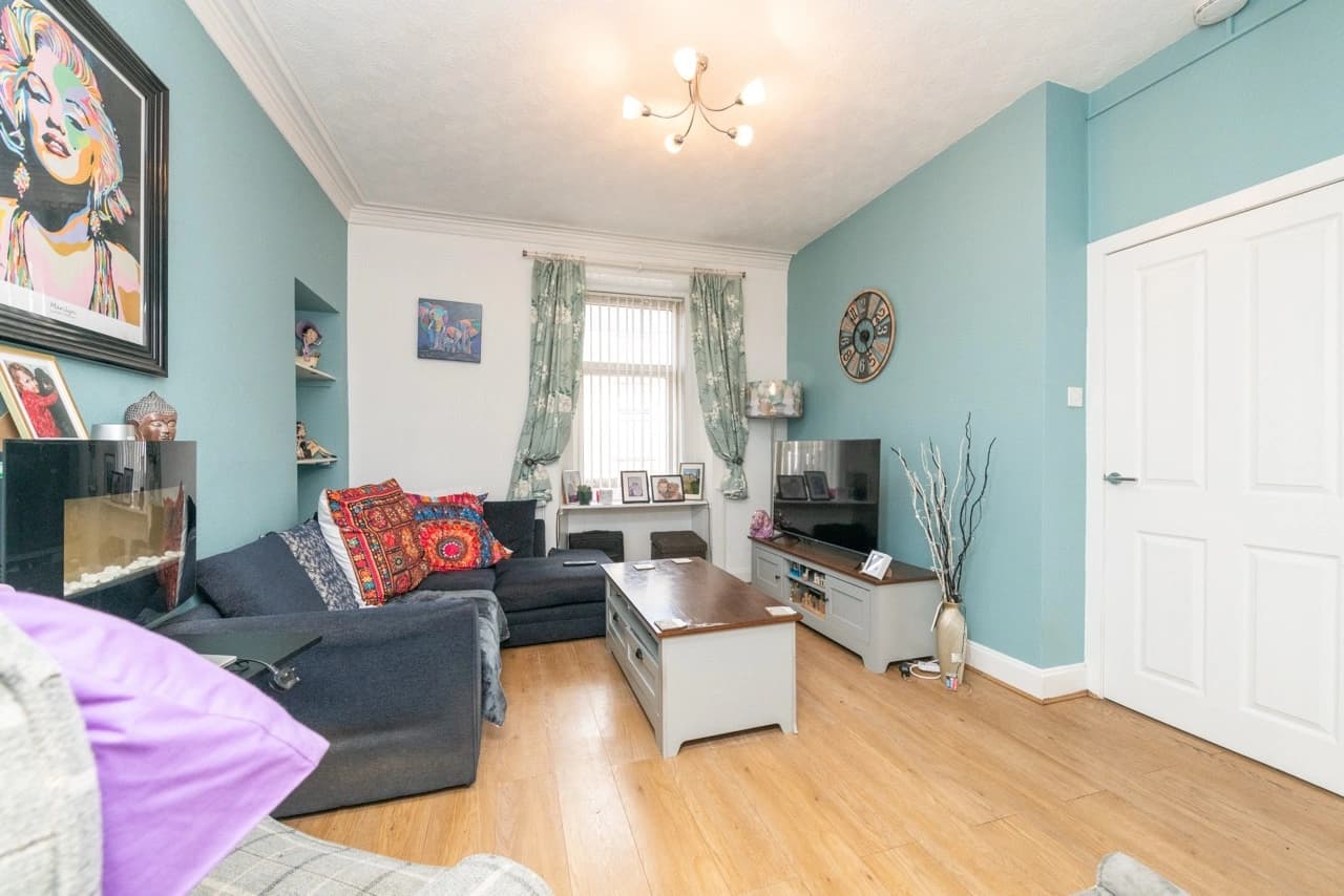 property photo 4 of 17