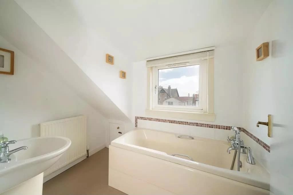 property photo 9 of 21