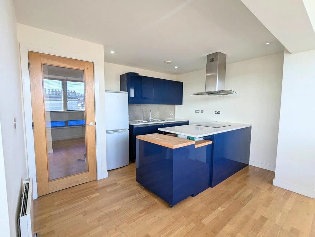 property photo 5 of 14