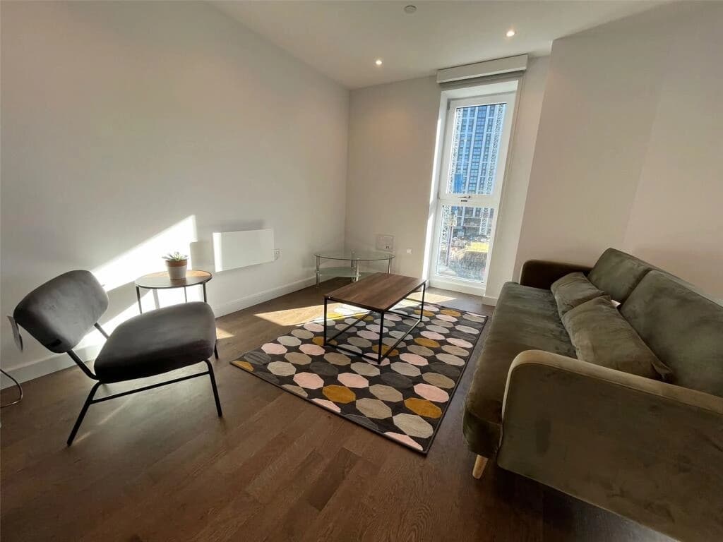 property photo 5 of 19