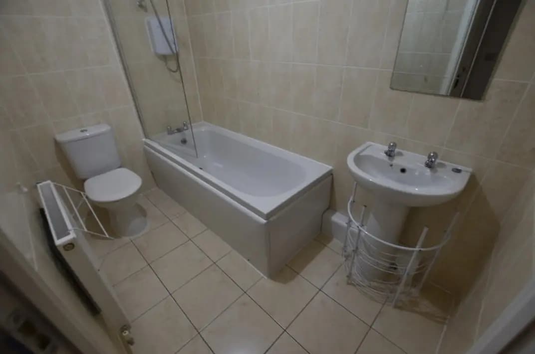 property photo 9 of 12