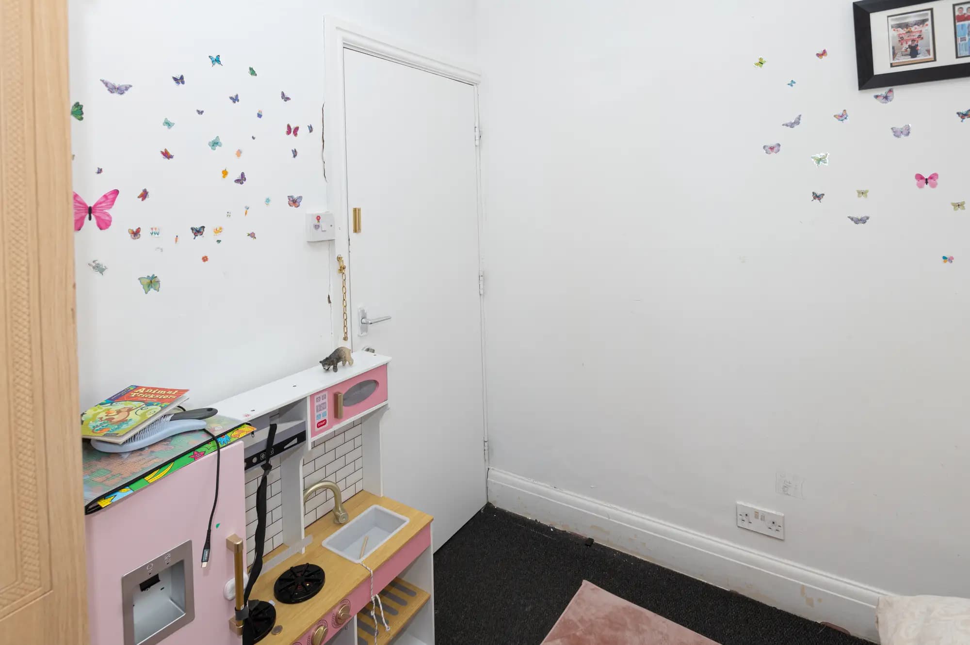 property photo 16 of 32