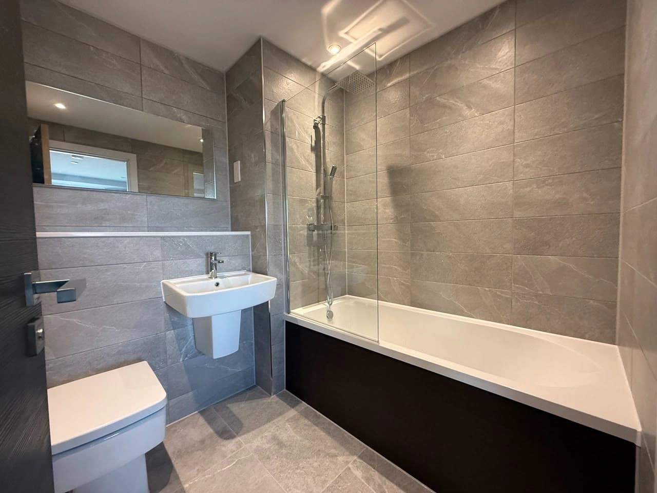 property photo 10 of 18