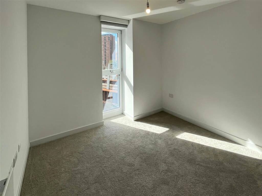 property photo 11 of 19