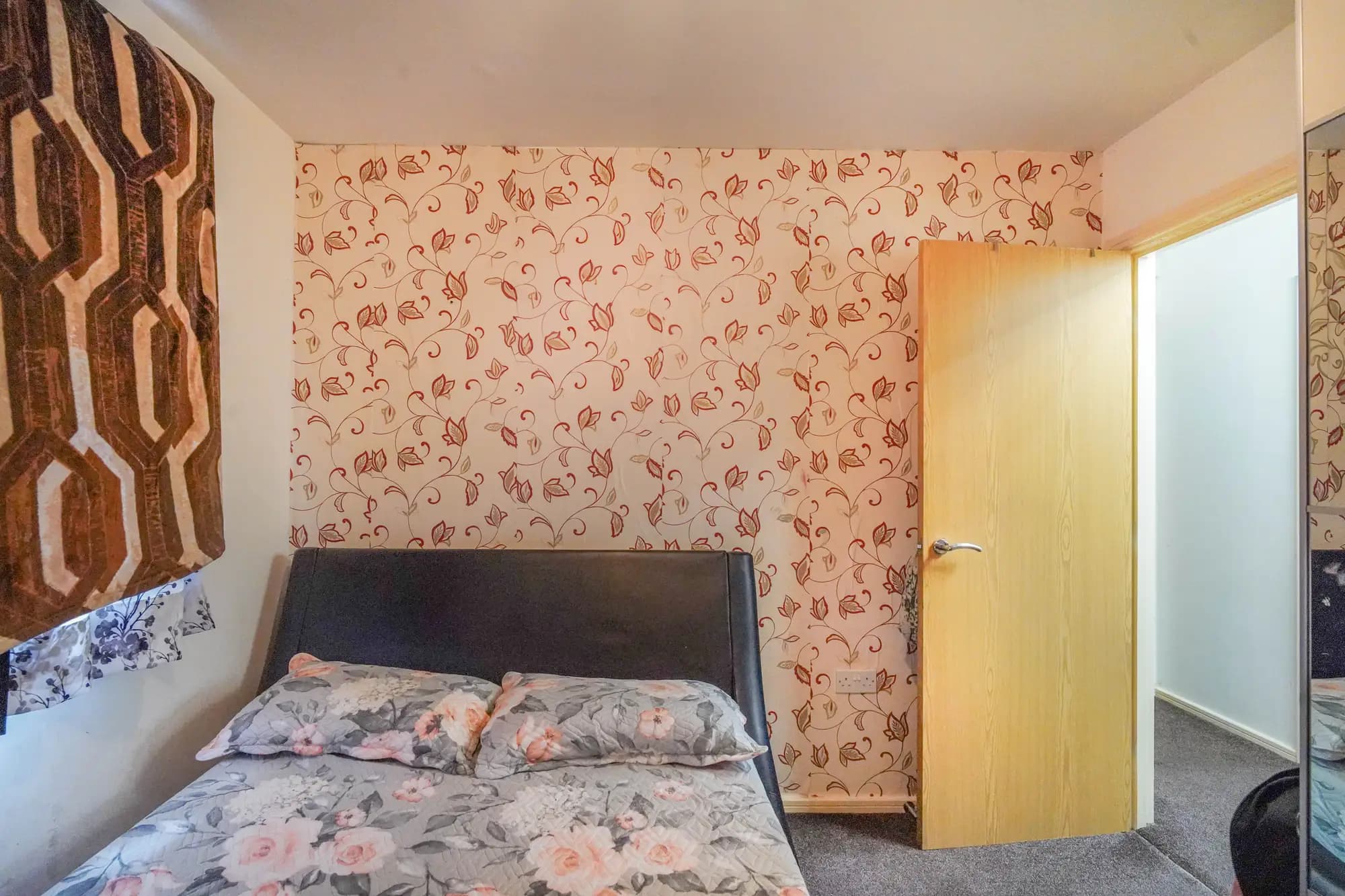 property photo 9 of 25