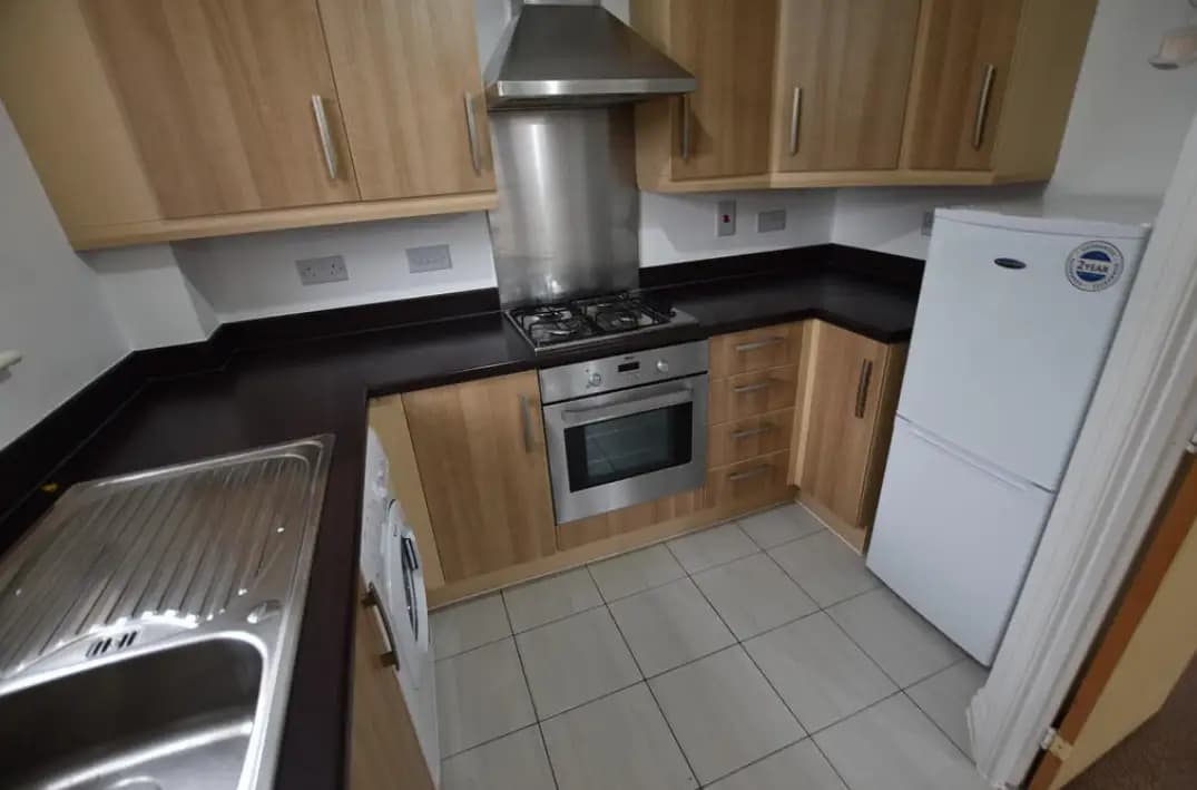 property photo 5 of 12