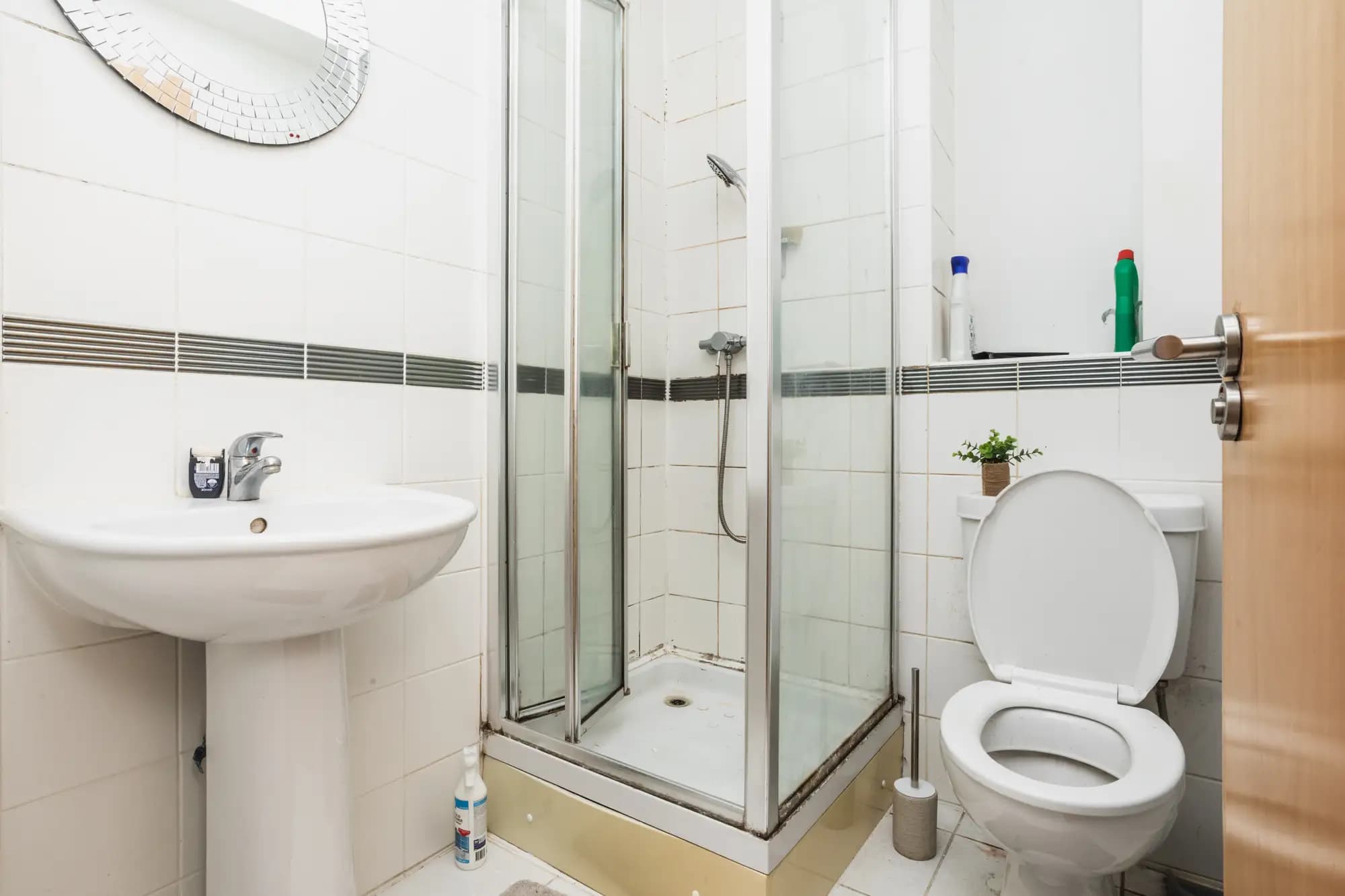 property photo 15 of 33