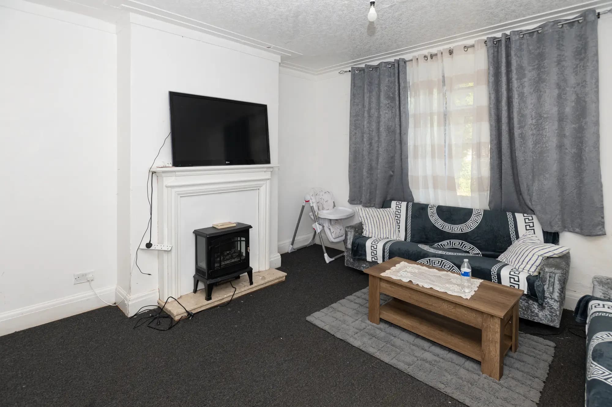 property photo 4 of 32