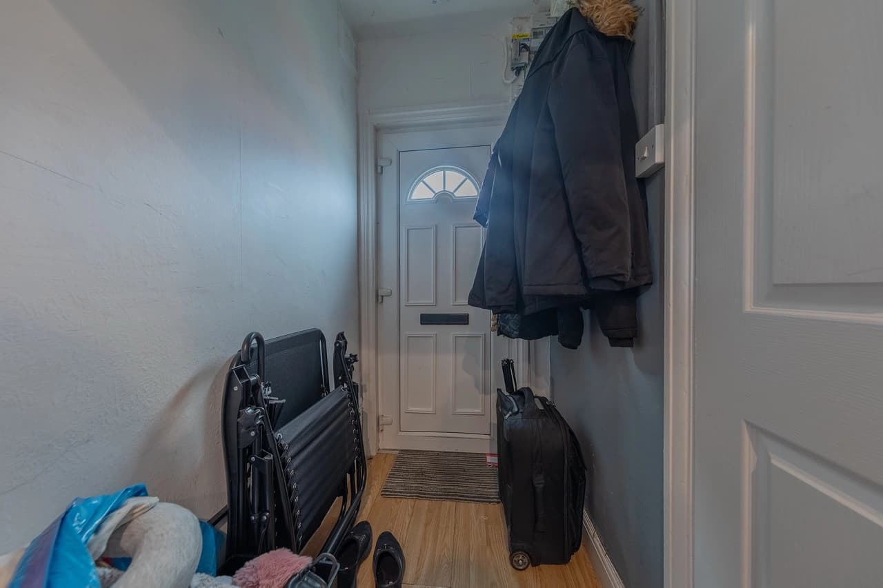 property photo 8 of 10