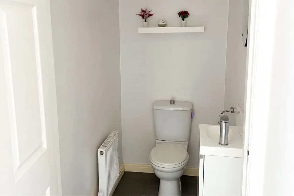 property photo 5 of 11