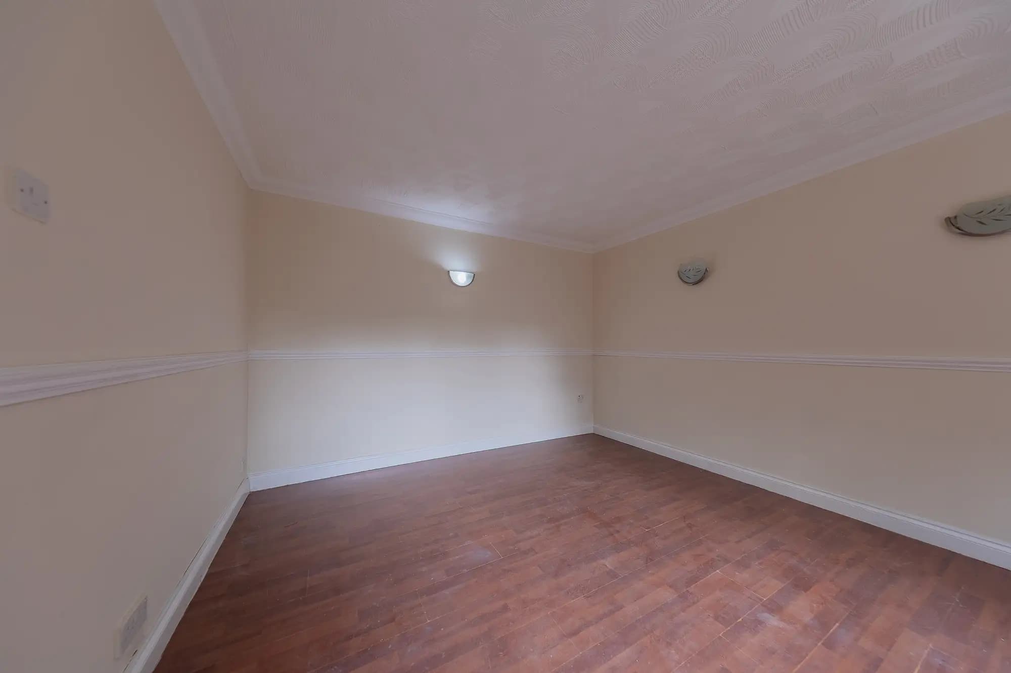 property photo 4 of 35