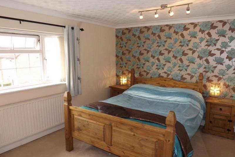 property photo 5 of 11