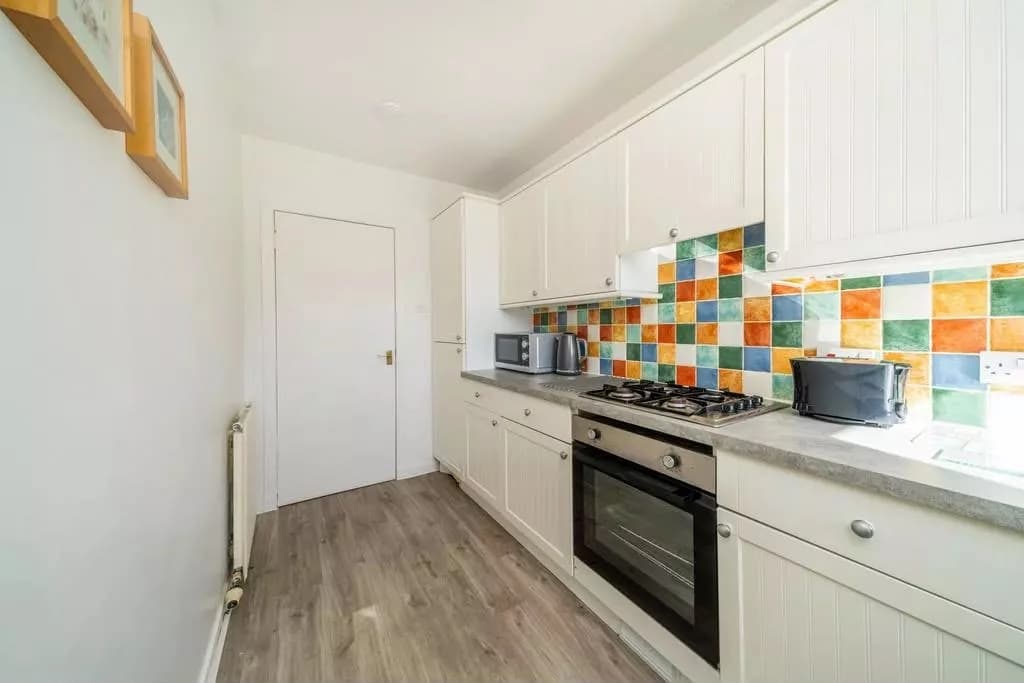 property photo 6 of 21