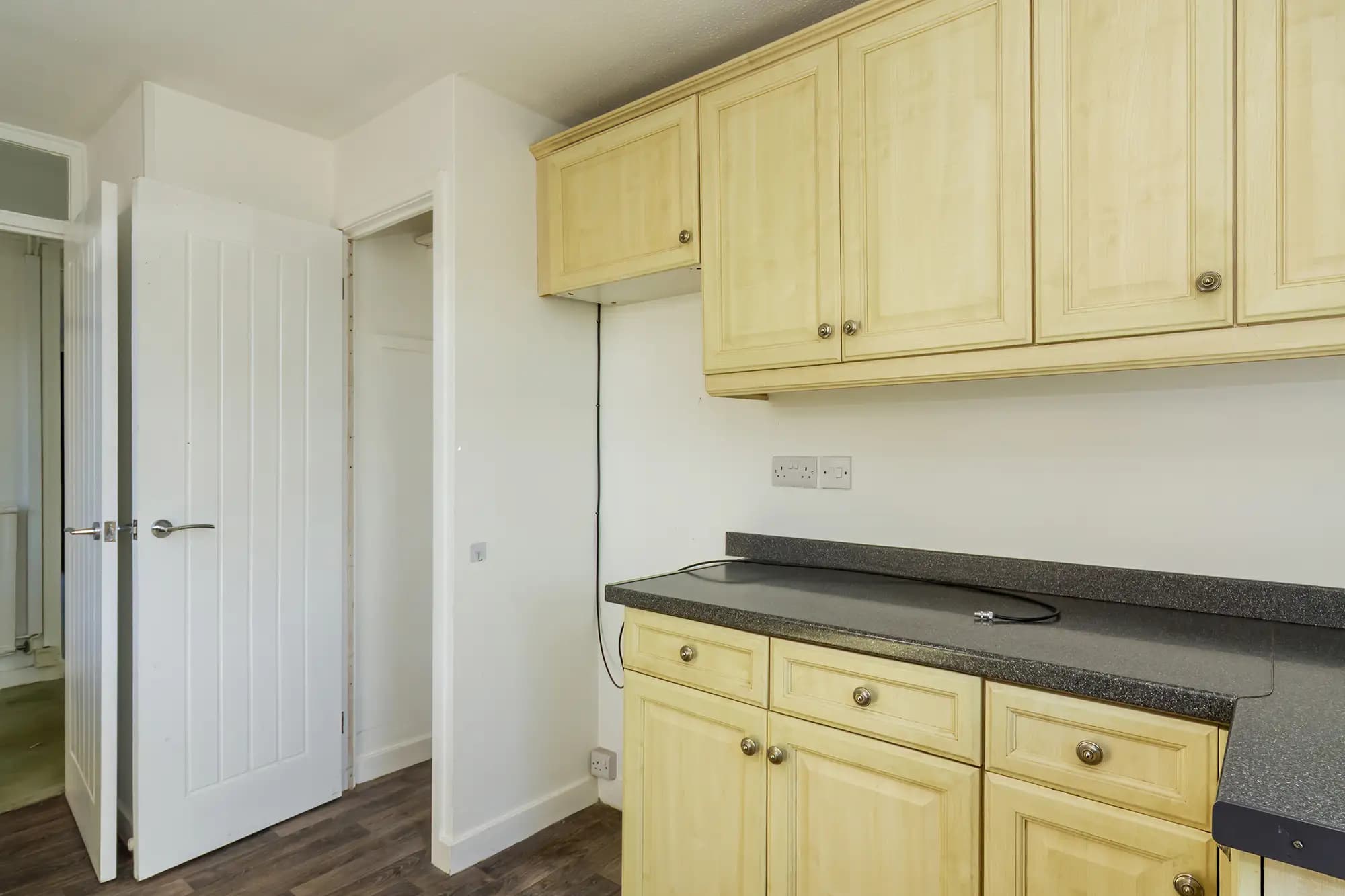 property photo 9 of 33