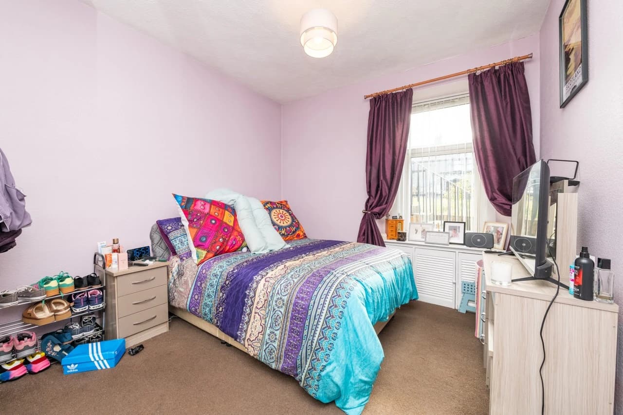 property photo 10 of 17