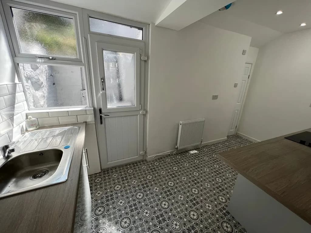 property photo 10 of 21