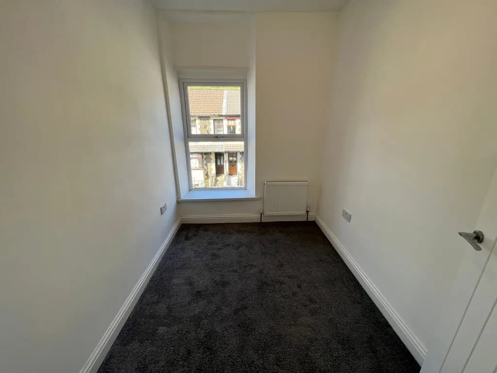 property photo 17 of 21