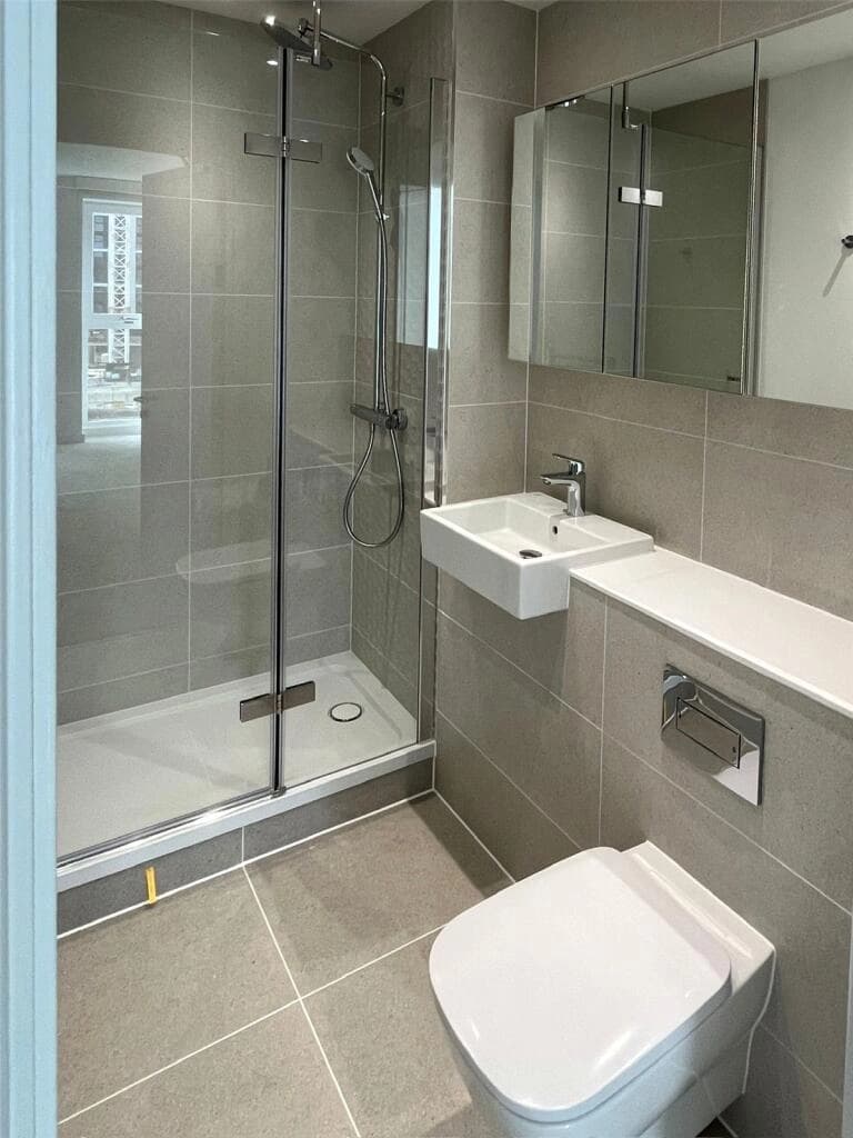 property photo 6 of 19