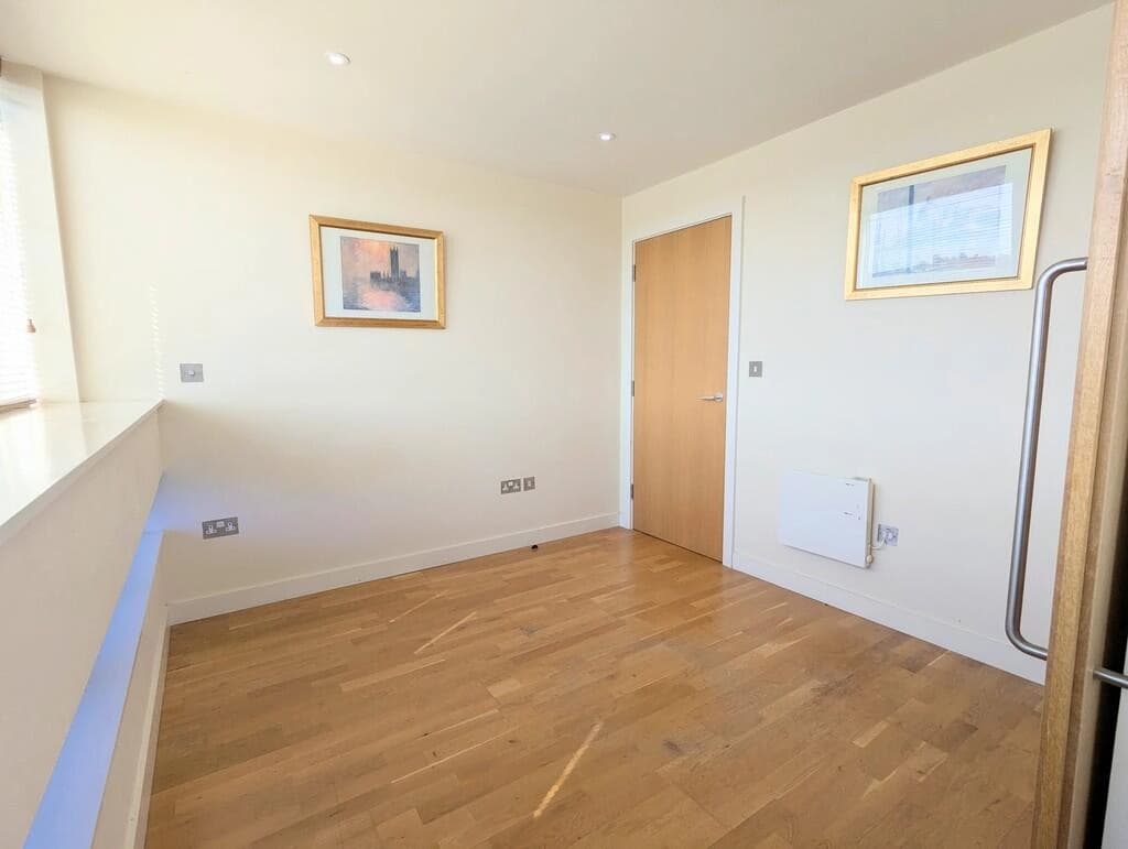 property photo 10 of 14