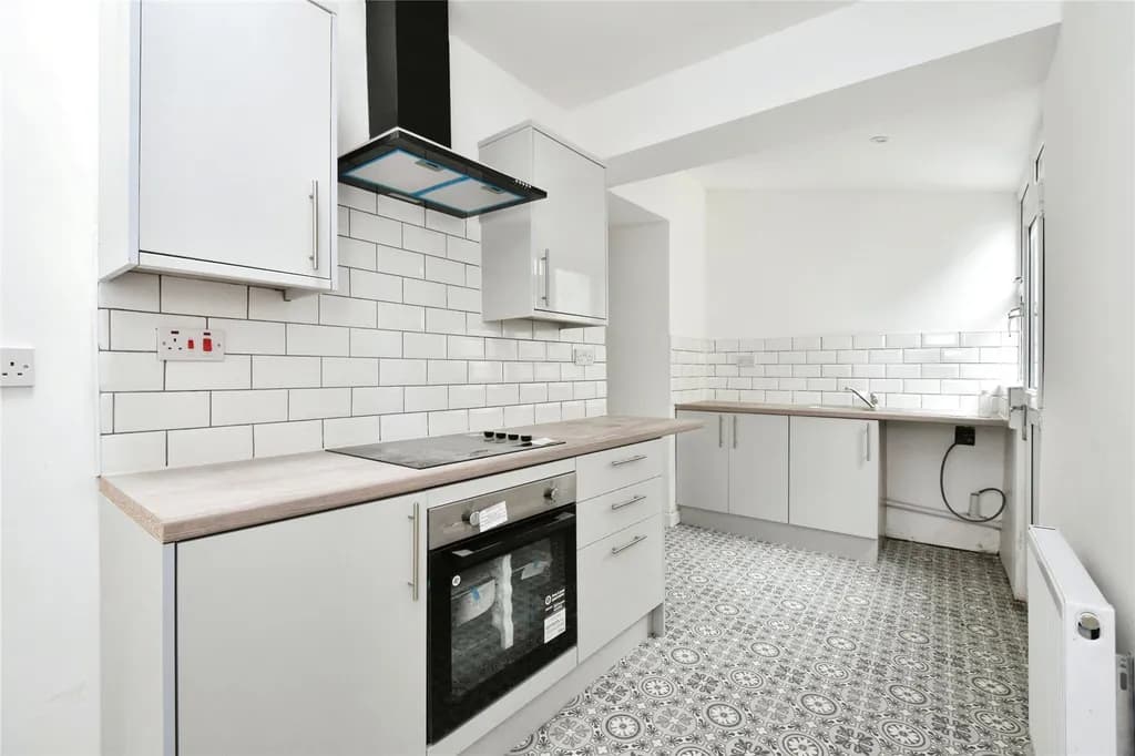 property photo 6 of 21