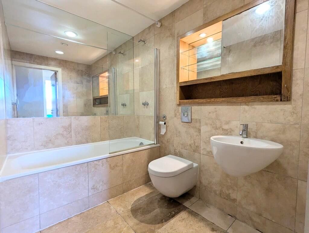 property photo 6 of 14