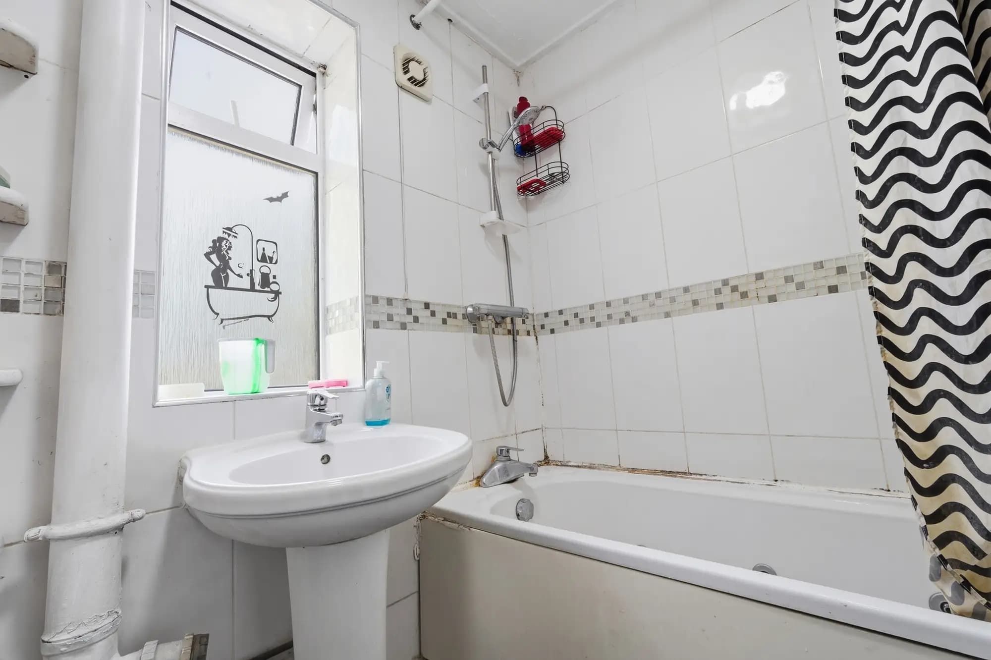 property photo 6 of 17