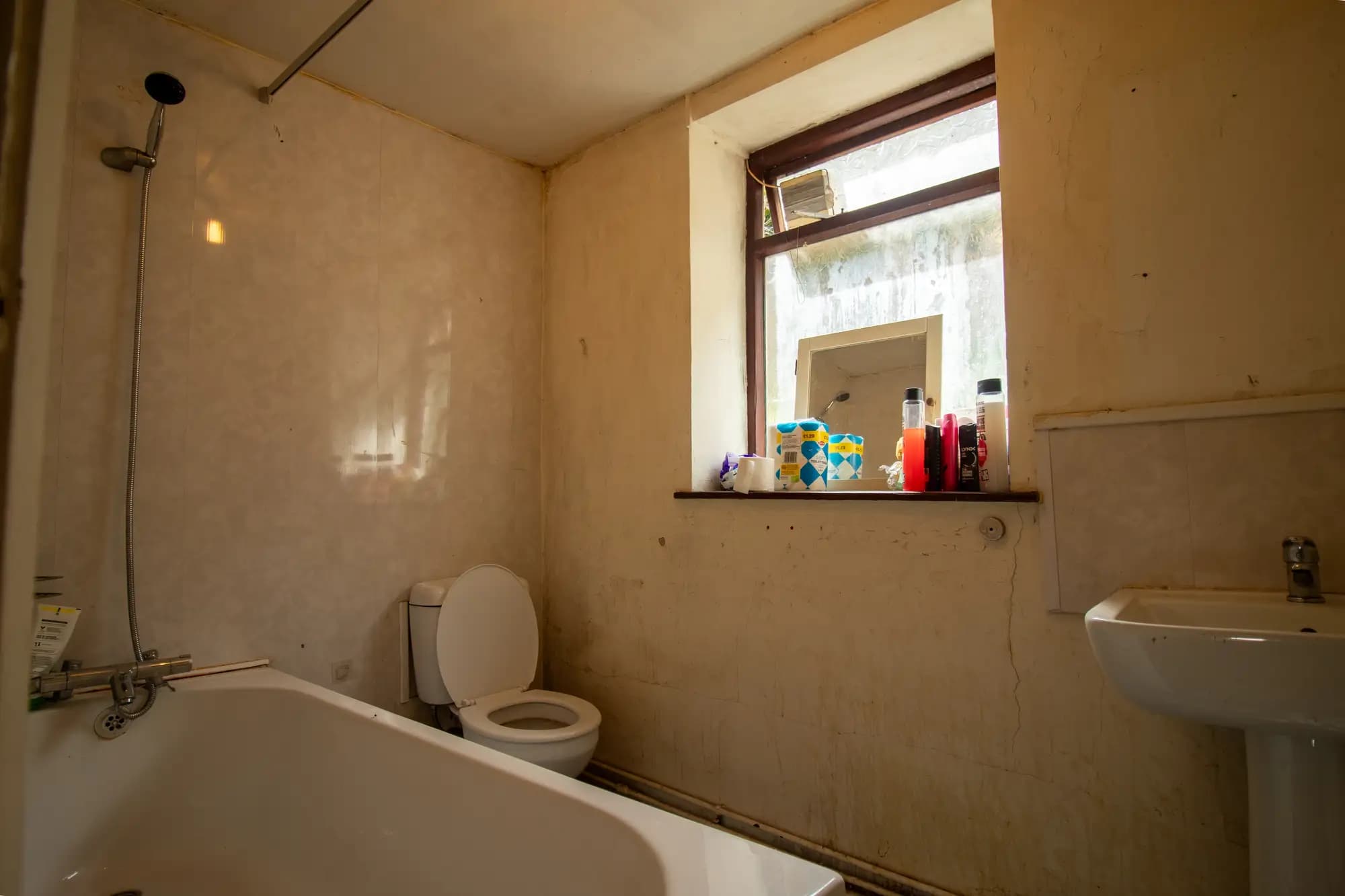 property photo 6 of 12
