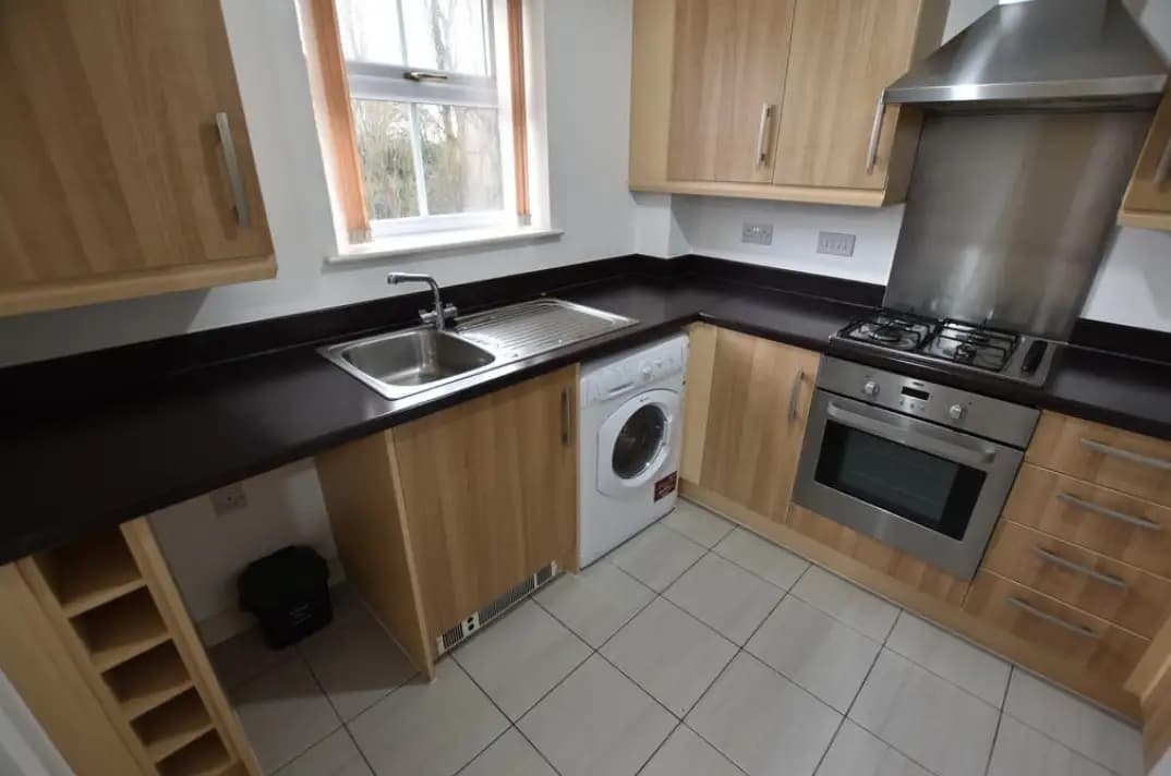 property photo 6 of 12
